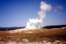 USA-Yellowstone_Old-Faithful_3.jpg